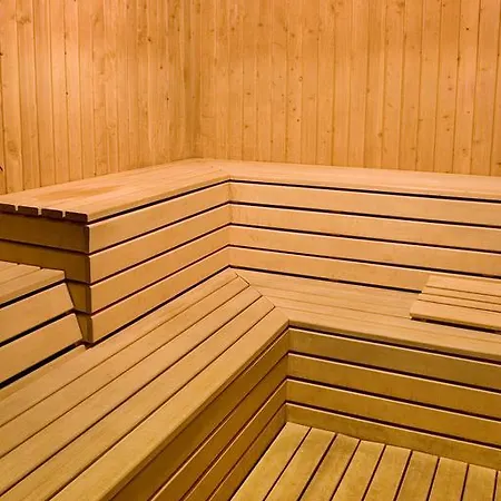 Delfi & Wellness Center فندق 3*