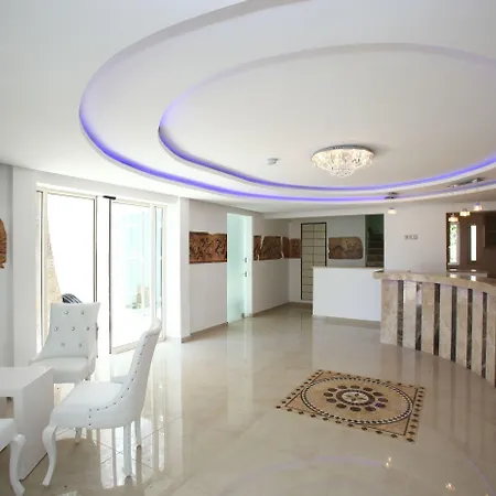 فندق Delfi & Wellness Center 3*