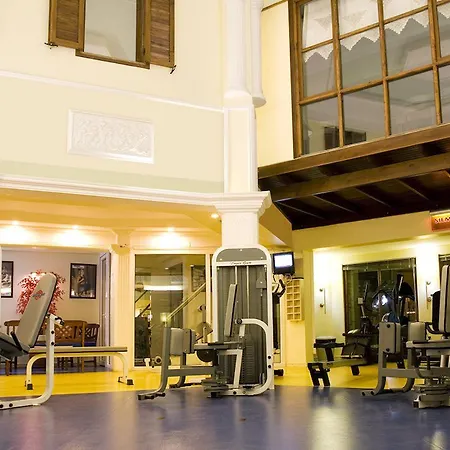 Delfi & Wellness Center فندق