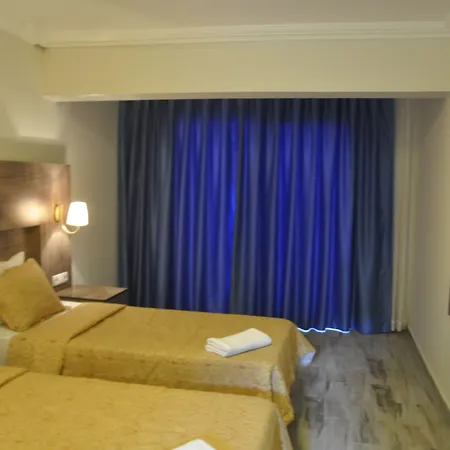 فندق Delfi & Wellness Center 3*