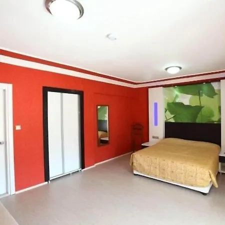 فندق Delfi & Wellness Center 3*