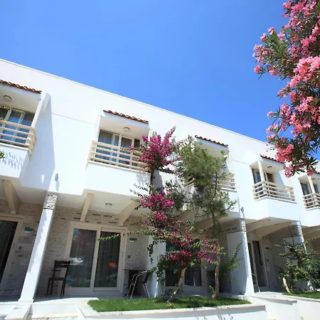 فندق Delfi & Wellness Center 3*