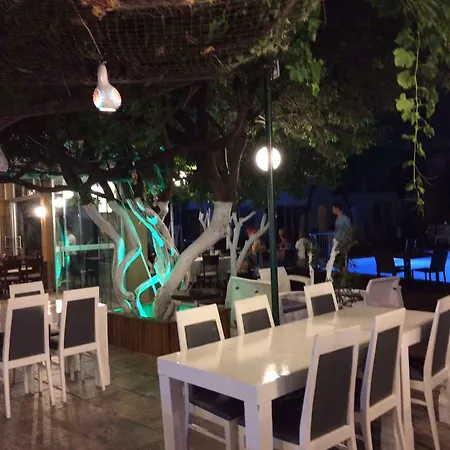 מלון Delfi & Wellness Center