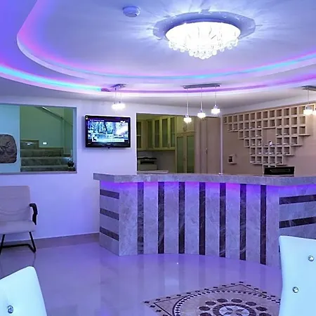 Delfi & Wellness Center מלון