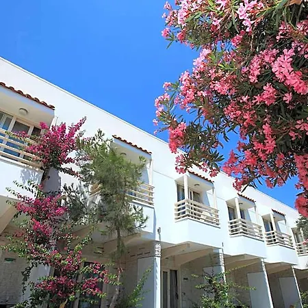 Delfi & Wellness Center 3* בודרום
