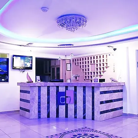 מלון Delfi & Wellness Center 3*