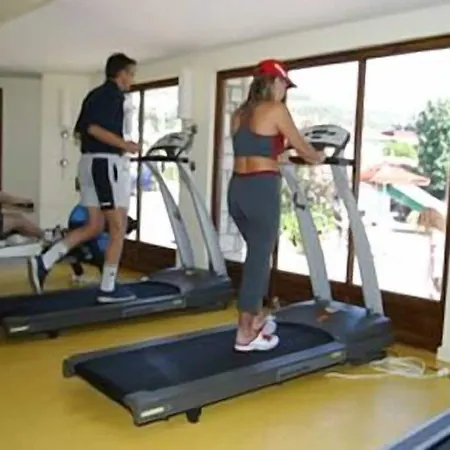 Delfi & Wellness Center מלון 3*