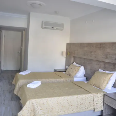 Delfi & Wellness Center מלון 3*