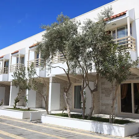 Delfi & Wellness Center מלון