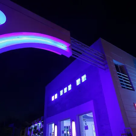 Delfi & Wellness Center 3* בודרום