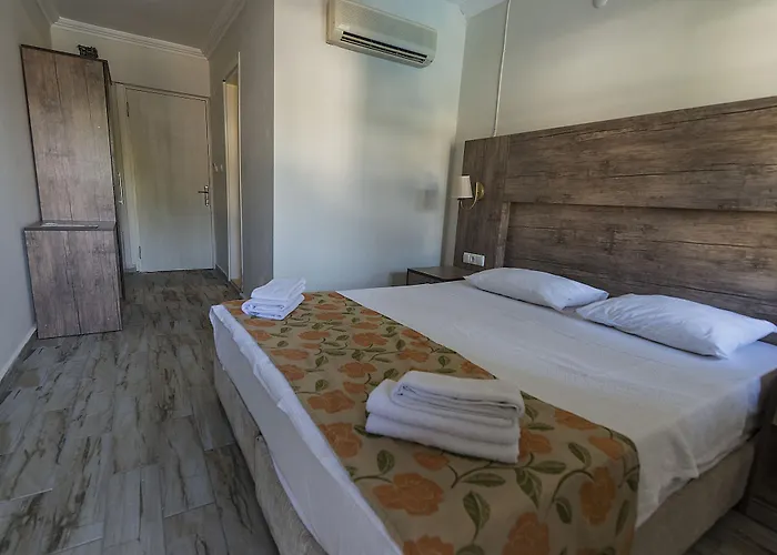 Delfi & Wellness Center 酒店 博德鲁姆