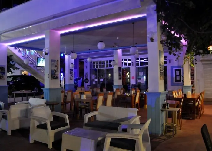 Delfi & Wellness Center 酒店 博德鲁姆