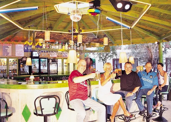 Delfi & Wellness Center 酒店 博德鲁姆